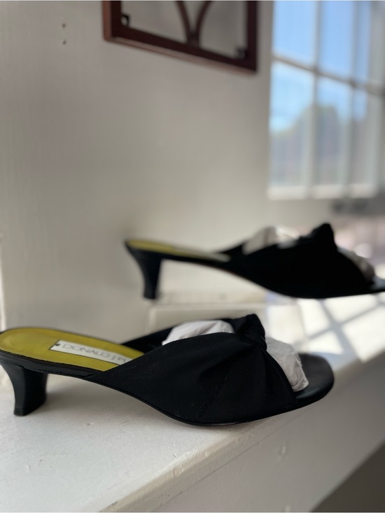 Donald J. Pliner Shoes - Donald J Pliner Classic Black Knot Slide Kitten Heels Women's 7 1/2 Spain